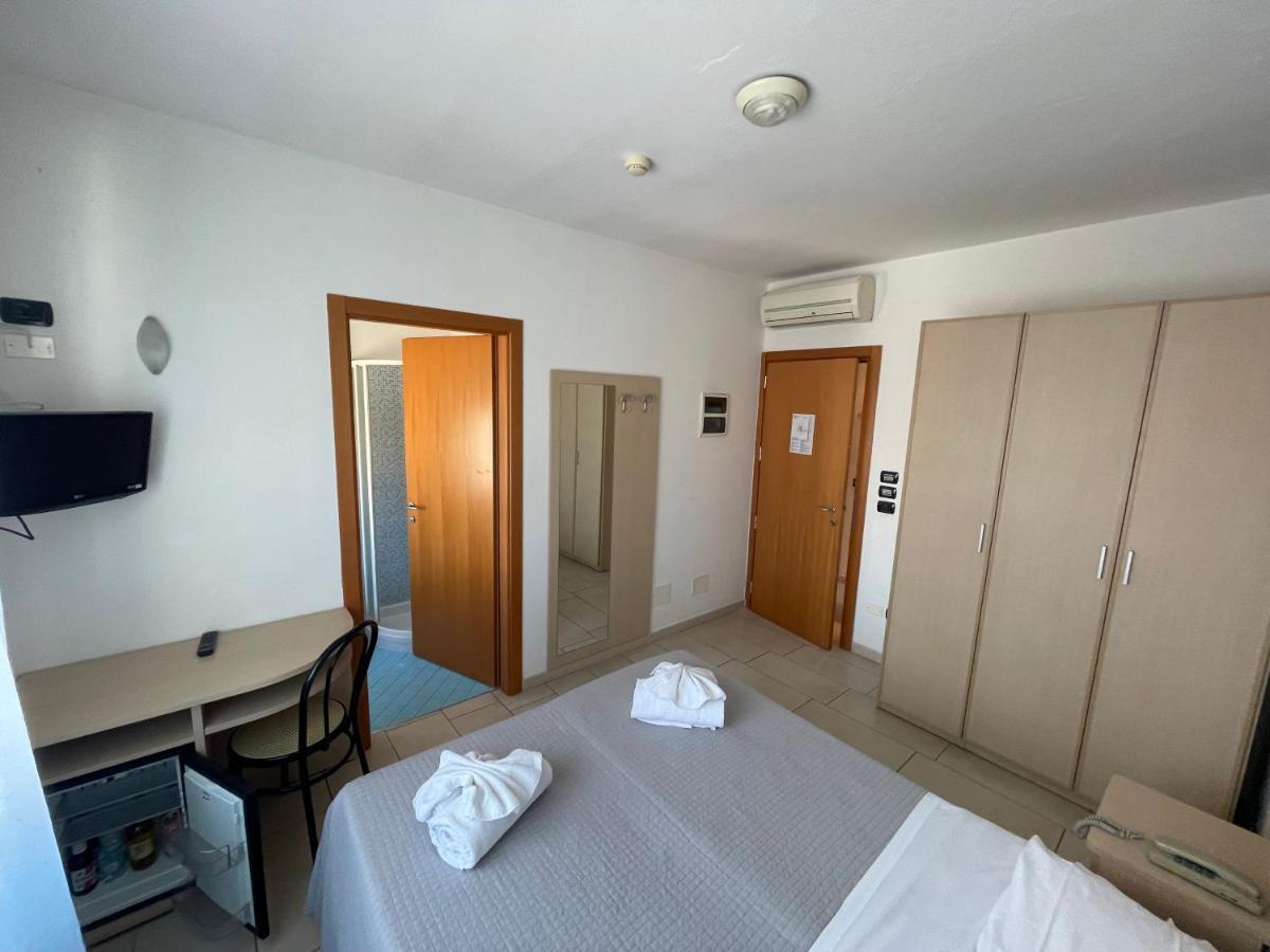 Hotel Marilonda Rimini Rum bild